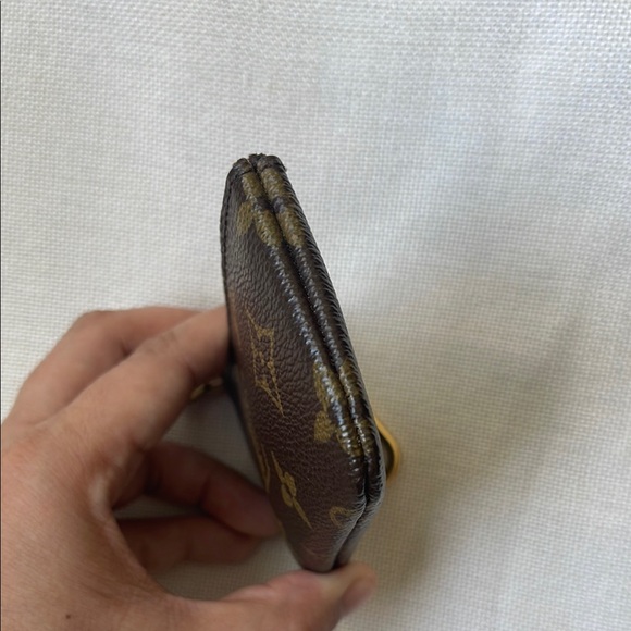 SOLD!!!! Louis Vuitton Monogram Key Pouch - Picture 7 of 16